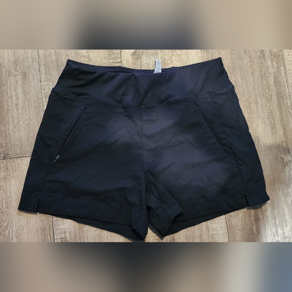 Crzy Yoga black shorts